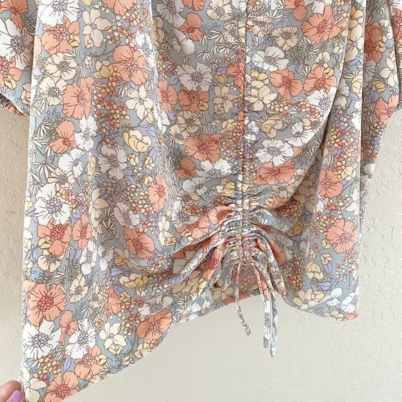 Lily White Floral Front Scrunched‎ Top - Picture 3 of 6